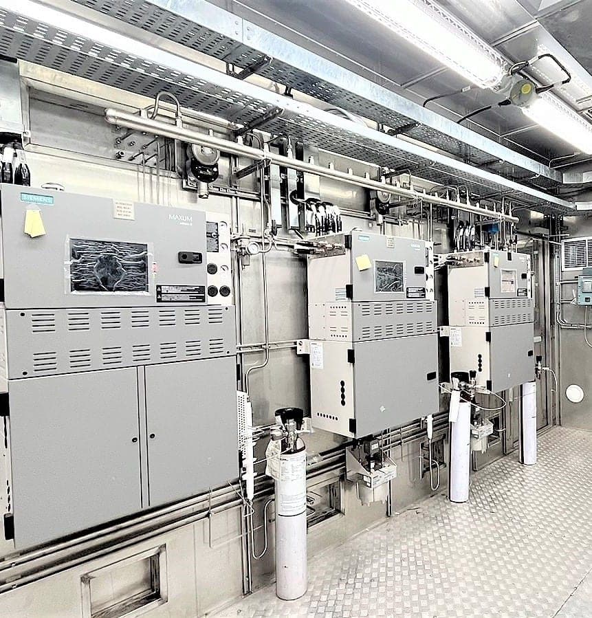 Inside an AKAI analyzer house